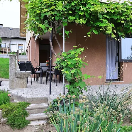 Apartman Apartma Pers *