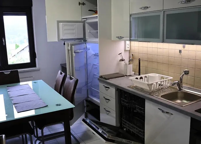 アパート Apartma Pers